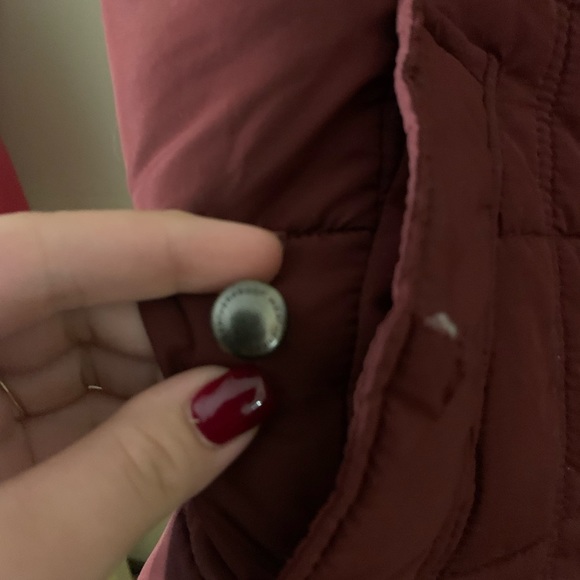 Weatherproof burgundy puffer vest ⭐️ - Picture 5 of 10